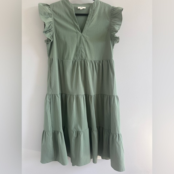entro Dresses & Skirts - Entro Womens Sage Green Tiered Midi Dress ruffle sleeves size L Boutique